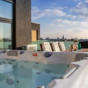 Centropolitan Penthouse #jacuzzi #freeparking Apartment